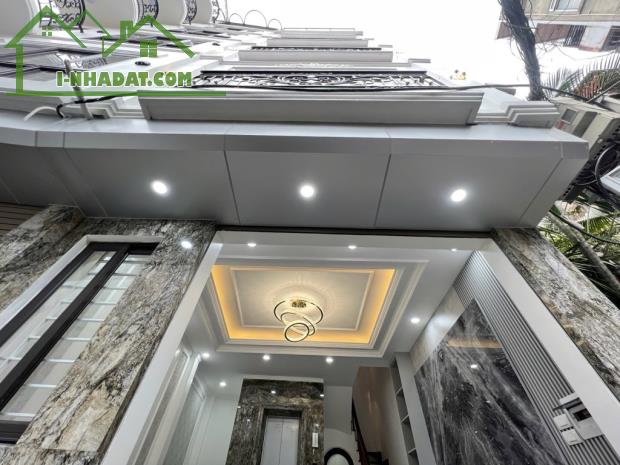 HƠN 8TỶ CÓ NGAY  SIÊU HIẾM KHƯƠNG ĐÌNH - XÂY MỚI -40M 6 TẦNG THANG MÁY- SỔ ĐỎ HOA KHÔI