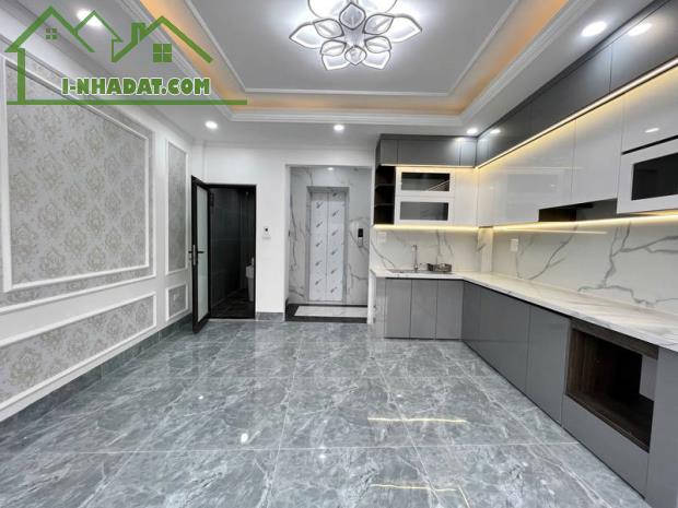 HƠN 8TỶ CÓ NGAY  SIÊU HIẾM KHƯƠNG ĐÌNH - XÂY MỚI -40M 6 TẦNG THANG MÁY- SỔ ĐỎ HOA KHÔI - 2