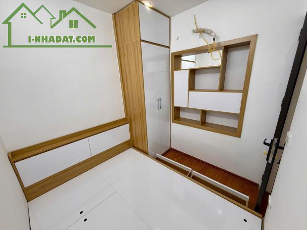 Bán căn hộ tập thể Vĩnh Hồ, Thái Thịnh, Đống Đa, 55m2, nhà đẹp full nội thất, 2 ngủ, 2vs - 2