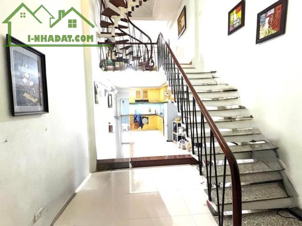 Nhà phố Định Công 35m2 x 5 tầng 1 tum giá 3.9 tỷ ô tô đỗ gần Không Quy Hoạch