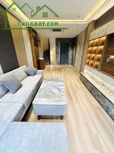 Bán nhà Hoàng Như Tiếp-Long Biên,thang máy,gara oto,full nội thất,DT 41m,MT 4,5m, giá 8,9
