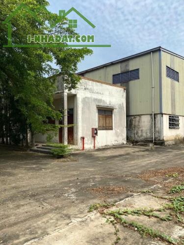 Cho thuê xưởng cụm CN Hóc Môn – diện tích lớn, giá tốt, đầy đủ tiện ích Liên hệ ngay: - 3