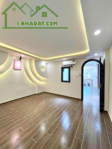 BÁN NHÀ SÁT MẶT TIỀN LÊ VĂN KHƯƠNG - 2 TẦNG SANG TRỌNG - 68M2 4 x 17 CHỈ HƠN 2 TỶ - 3