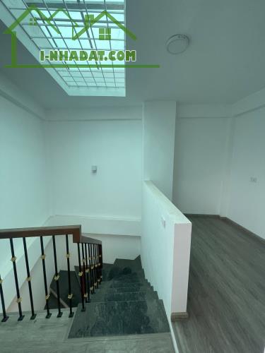 Bán Nhà Dân Xây Phố Ngọc Thụy, 35m2 x 4 Tầng, Ngõ Thông 3 Gác, Giá Đầu Tư Chỉ 5,9 Tỷ - 1