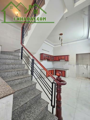 Bán mặt tiền chợ Tân Thới Hiệp - Quận 12 sát Gò Vấp - chuẩn bị mở đường 25m.  Nhà 3 tầng - 2
