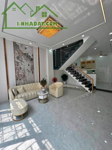 NHÀ MỚI XÂY 2 MẶT TIỀN,THUẬN TIỆN CHO KINH DOANH MUA BÁN ĐƯỜNG BHHB,BÌNH TÂN.