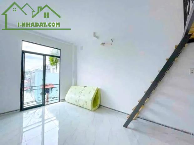 Căn hộ dịch vụ 3 lầu ST 11 phòng hẻm 3m Nguyễn Thị Thập, Quận 7 - 3