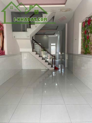 Nhà sổ riêng sân ô tô 2.4 tỷ/78 m2 /1 lầu 1 trệt - 1