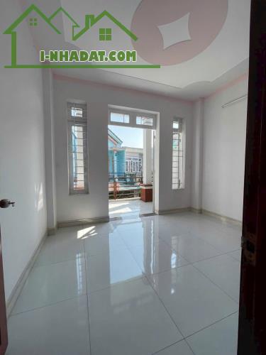 Nhà sổ riêng sân ô tô 2.4 tỷ/78 m2 /1 lầu 1 trệt - 2