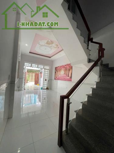 Nhà sổ riêng sân ô tô 2.4 tỷ/78 m2 /1 lầu 1 trệt - 3