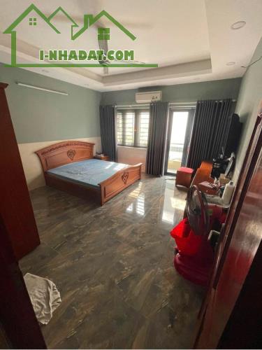 BÁN NHÀ 2 TẦNG, 90M2, 8 PHÒNG NGỦ, QUẬN 7 - GIÁ 8.9 TỶ - VỊ TRÍ VÀNG, SỔ ĐỎ CHÍNH CHỦ - 1