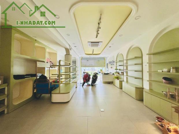 **Bán nhà mặt tiền Đồng Đen, phường 11, Tân Bình; (7*28) 3 tầng - 33 tỷ - 2