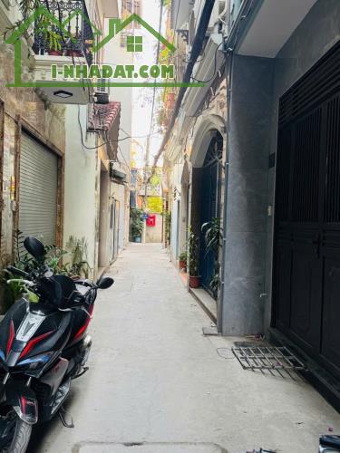 Cần bán nhanh, ngõ rộng, chủ đang ở, đường Cự Khối. Giá hạt dẻ nhỉnh 4 tỷ