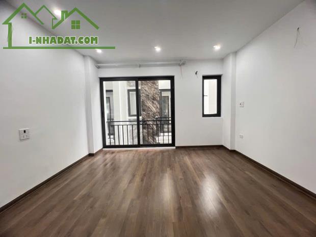 Chính Chủ Bán Nhà Thạch Bàn, 32m² x 5 Tầng, Oto Đỗ Cổng, Giá 5,4 Tỷ - 1