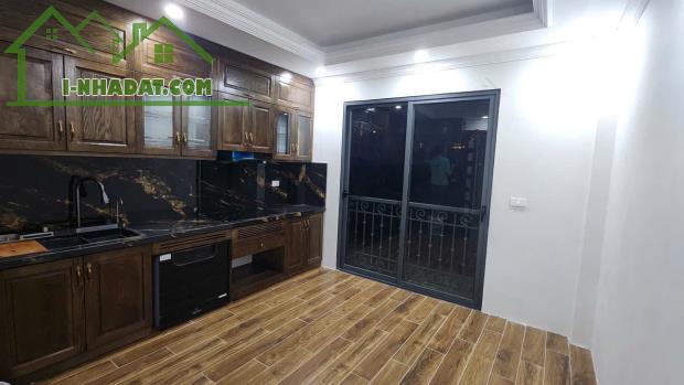BÁN NHÀ MẶT PHỐ - THANG MÁY - PHỐ GIÁP BÁT - 50M 5 TẦNG MT 3,5M 6 NGỦ GIÁ 15,9 TỶ - 3