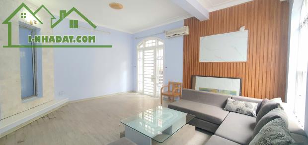Cho thuê nhà riêng Trần Quốc Hoàn, Cầu Giấy 80m x 4T giá 23 triệu, lô góc, gara, sân vườn - 1