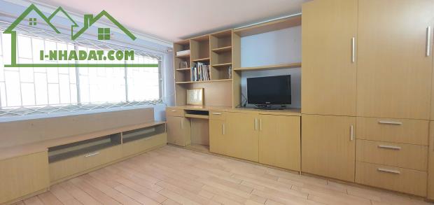 Cho thuê nhà riêng Trần Quốc Hoàn, Cầu Giấy 80m x 4T giá 23 triệu, lô góc, gara, sân vườn - 3