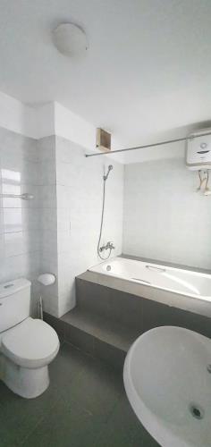 Cho thuê nhà riêng Trần Quốc Hoàn, Cầu Giấy 80m x 4T giá 23 triệu, lô góc, gara, sân vườn - 4