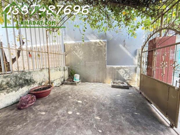 Nhà hẻm 23/10 có sân trước sau làm vườn cạnh Lotte Mart, 134m2 ngang 4m có 4pn giá 4 tỷ - 4