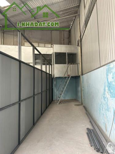 Ngộp Bank gấp bán nhà xưởng QL22, 175m2, ngang 10,8m , Đường xe Container chạy quanh. - 1