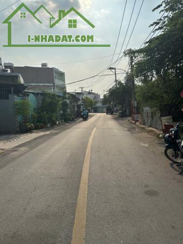 Ngộp Bank gấp bán nhà xưởng QL22, 175m2, ngang 10,8m , Đường xe Container chạy quanh.