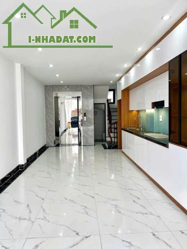 BÁN NHÀ THẠCH BÀN - Ô TÔ VÀO NHÀ - 60M2 NHỈNH 8 TỶ