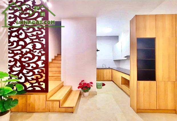 Cho thuê nhà Ở NHÓM 7 NGƯỜI ngõ Minh Khai (Hoà Bình7) 5 tầng, 30m2, 4 ngủ, 4 WC, 13.2trieu