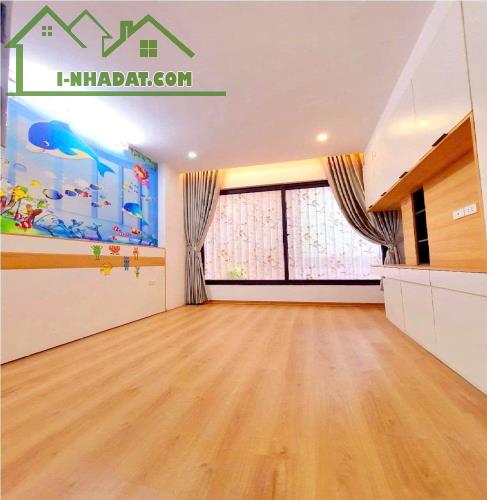 Cho thuê nhà Ở NHÓM 7 NGƯỜI ngõ Minh Khai (Hoà Bình7) 5 tầng, 30m2, 4 ngủ, 4 WC, 13.2trieu - 2