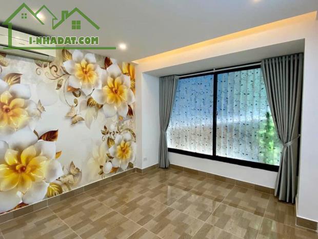 Cho thuê nhà Ở NHÓM 7 NGƯỜI ngõ Minh Khai (Hoà Bình7) 5 tầng, 30m2, 4 ngủ, 4 WC, 13.2trieu - 3
