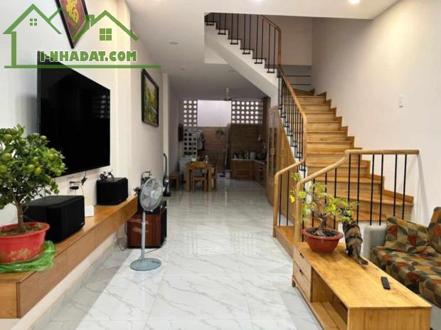 NGAY BẾN XE QUẬN 8 - 75M² (4m ❌ 19m) - 4 TẦNG - CHỦ XUẤT NGOẠI GẤP BÁN - GIÁ 7.5 TỶ TL - 2