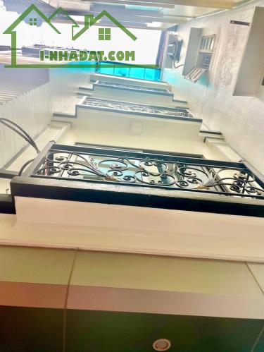 HOÀNG MAI - DÒNG TIỀN - CHDV - Ô TÔ ĐỖ CỬA - THANG MÁY - 8 PHÒNG KHÉP KÍN - 2 MẶT THOÁNG - 4