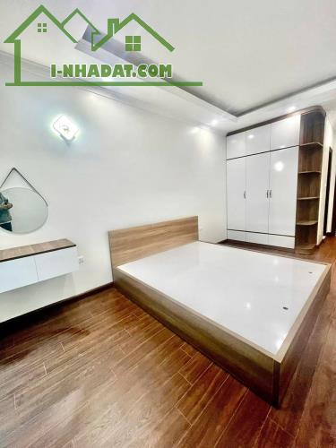 HOÀNG MAI - DÒNG TIỀN - CHDV - Ô TÔ ĐỖ CỬA - THANG MÁY - 8 PHÒNG KHÉP KÍN - 2 MẶT THOÁNG - 1
