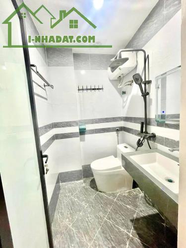 HOÀNG MAI - DÒNG TIỀN - CHDV - Ô TÔ ĐỖ CỬA - THANG MÁY - 8 PHÒNG KHÉP KÍN - 2 MẶT THOÁNG