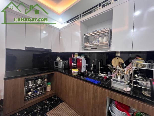 Vài bước ra phố Tô Hiệu, ngõ thông,nhà mới, KD sầm uất, dt 39m2*5 t, giá 8,8 tỷ - 4
