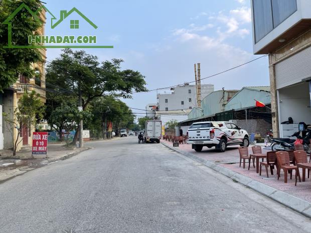 Bán lô đât 175m2 tại mặt đường chính Hoa Động, tổ 7 Cự Khối, lô góc, mặt đường lớn