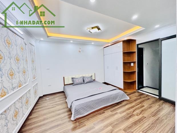 BÁN NHÀ PHỐ -THÁI THỊNH-QUẬN ĐỐNG ĐA-Ô TÔ ĐỖ CỬA -CẠNH CHỢ - 1