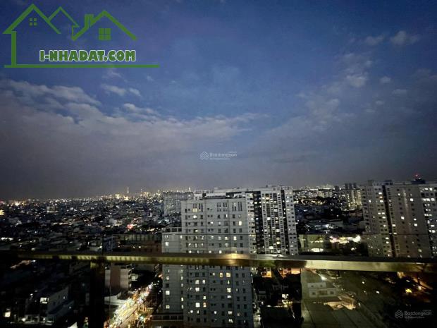 Penthouse đẹp 188m2 + sân vườn, 4PN + 4 toilet, DA Topaz Garden, cách Đầm Sen 500m, view