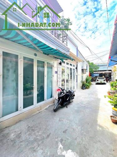 Bán nhà lô góc HXH 5m thông Âu Dương Lân, Phường 3, Quận 8 60m² mới