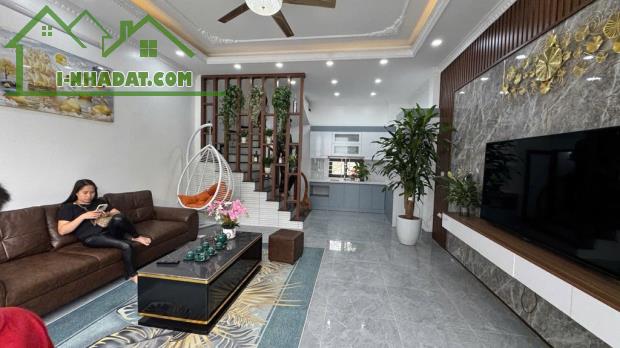 Ô Tô Đậu Sát Nhà - Thanh Lân - Lĩnh Nam - Hoàng Mai - 5 Tầng* 5x Tỷ - Tặng Full Nội Thất V