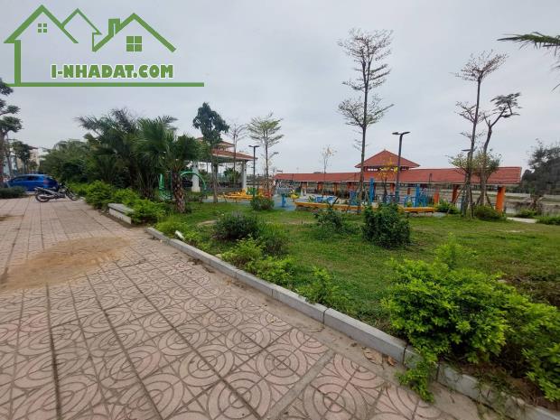 Bán nhà khu TĐC Ngọc Thuỵ 47m sử dụng 5m 7T MT4m giá 20.5 tỷ ô tô đỗ cửa