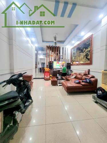 Siêu Phẩm nhà TP Dĩ An,đối diện CHỢ,đường nhựa 12m,giá cho các nhà đầu tư nhanh chân - 1