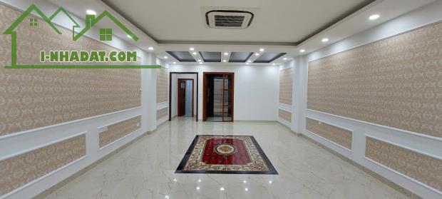 Cho thuê tầng 1+ 2 Đỗ Quang tổng 140m2, MT 5m điều hòa, thang máy, ô tô vào làm văn phòng