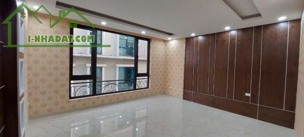 Cho thuê tầng 1+ 2 Đỗ Quang tổng 140m2, MT 5m điều hòa, thang máy, ô tô vào làm văn phòng - 2