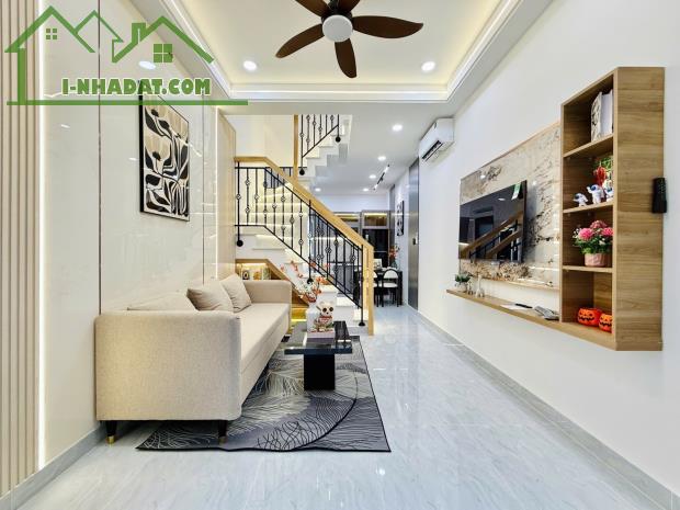 Cần bán căn nhà thông minh Smart Home, sát siêu thị Emart 2, đường Phan Huy Ích, Gò Vấp.