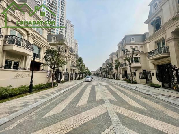 Bán Biệt thự 3,5 Tầng 250m2 đường bao biển Bến Đoan, trung tâm Tp. Hạ Long - 1