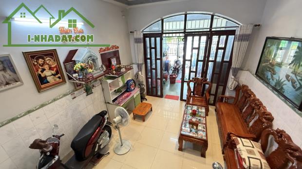 Sắp đi định cư, chủ cần bán gấp nhà mặt tiền Hiền Vương, khu sầm uất tiện KD chỉ 6.x tỷ. - 2