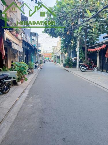 MẶT TIỀN KD CÓ LỀ NGAY NGÃ TƯ MÃ LÒ,  ĐƯỜNG 18B. Giá 5,45 tỷ