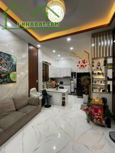 Bán CHDV HXH thông Huỳnh Văn Bánh, Phú Nhuận, 4 Tầng, 52m2, 7pn, TN 500tr/năm, 10.7 Tỳ