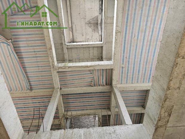 BÁN BT KĐT THÀNH PHỐ GIAO LƯU PHẠM VĂN ĐỒNG; SĐ 210M, MT 11M, 4 TẦNG. 73 TỶ - 3