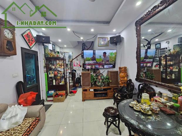 Cần bán nhà phố Thái Thịnh lô góc, mặt ngõ 37m 5 tầng, mt 3,9m giá 7,9 tỷ